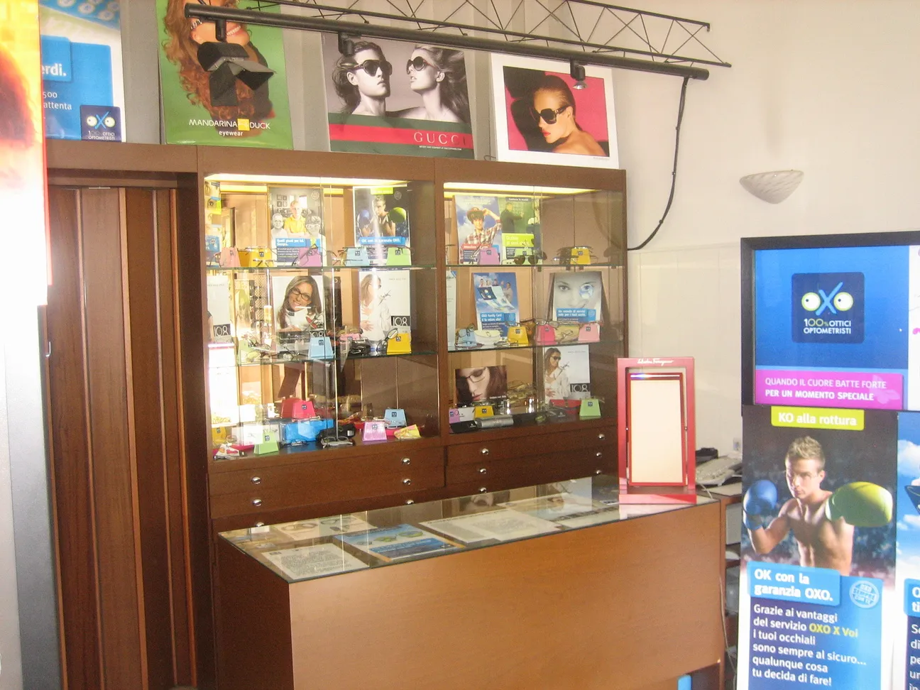 L'interno della boutique Ottica Corti